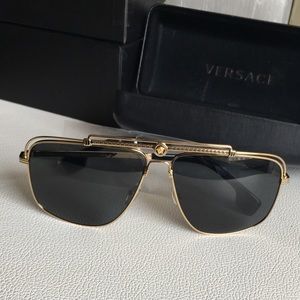 VERSACE Dark Grey Rectangular Men’s Sunglasses VE2242 100287 61